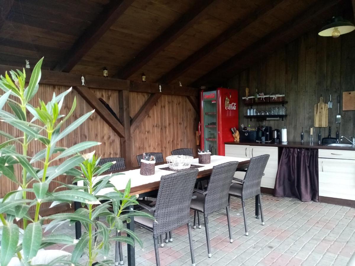 MiJa apartmán s VINNÝM SKLÍPKEM, zahradou a grilem Kájov Exteriér fotografie