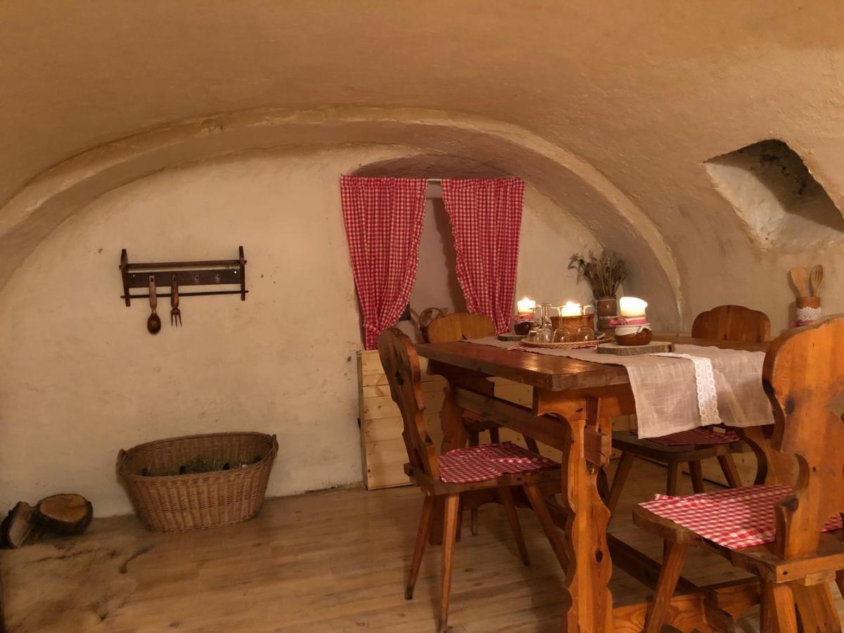 MiJa apartmán s VINNÝM SKLÍPKEM, zahradou a grilem Kájov Exteriér fotografie