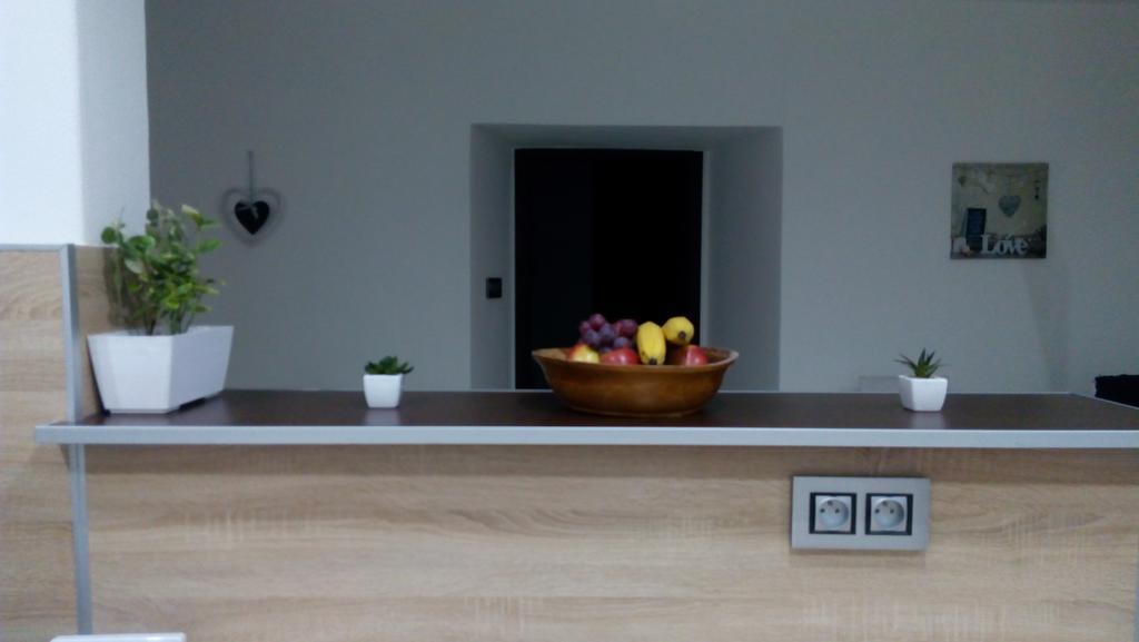 MiJa apartmán s VINNÝM SKLÍPKEM, zahradou a grilem Kájov Exteriér fotografie